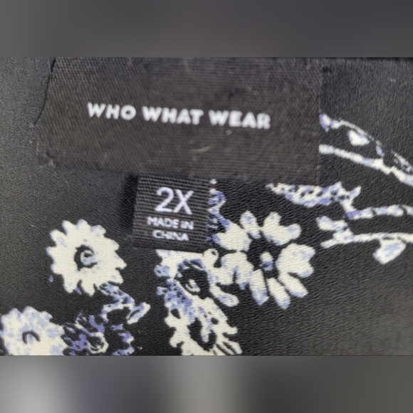 NWOT! Who What Wear - Long Sleeve Floral Black Ruffle Plus Size Blouse Size: 2X - Picture 6 of 13